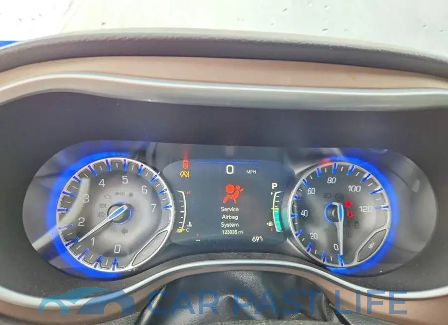 2C4RC1EG1JR271375# 9