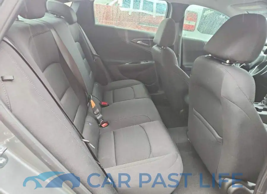 1G1ZB5ST4SF105977# 10