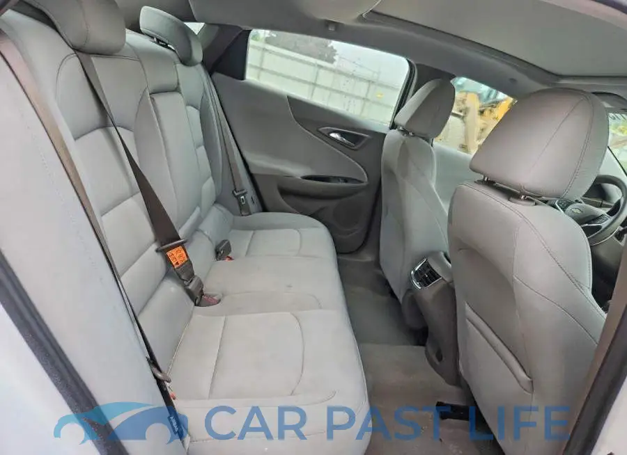 1G1ZD5ST6PF190418# 10