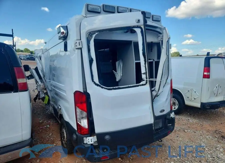 1FDBW9CG3NKA44814# 2