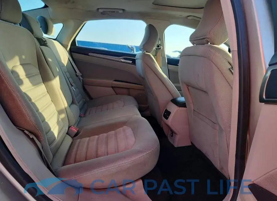 3FA6P0LU5KR118610# 10