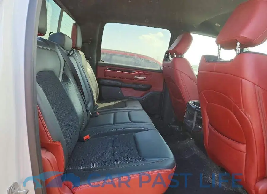 1C6SRFLT1KN615323# 10