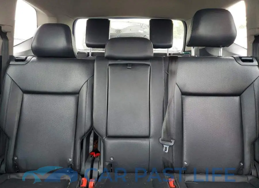 1V2LR2CA8JC590028# 10