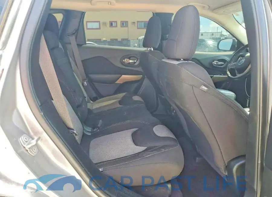 1C4PJLCB2JD540051# 10