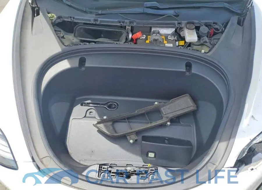 5YJ3E1EB2LF650047# 11