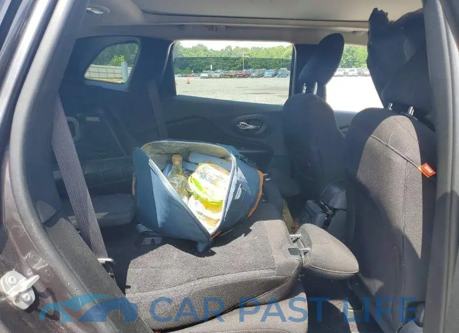 1C4PJLCS9HW572381# 11