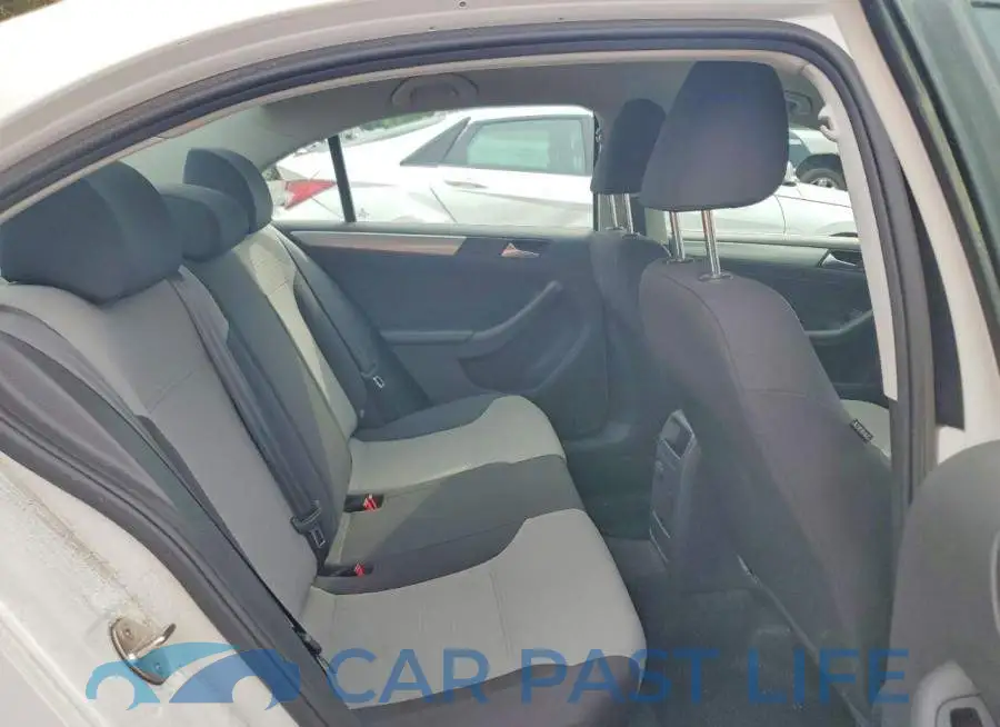 3VW2B7AJ3HM203733# 10