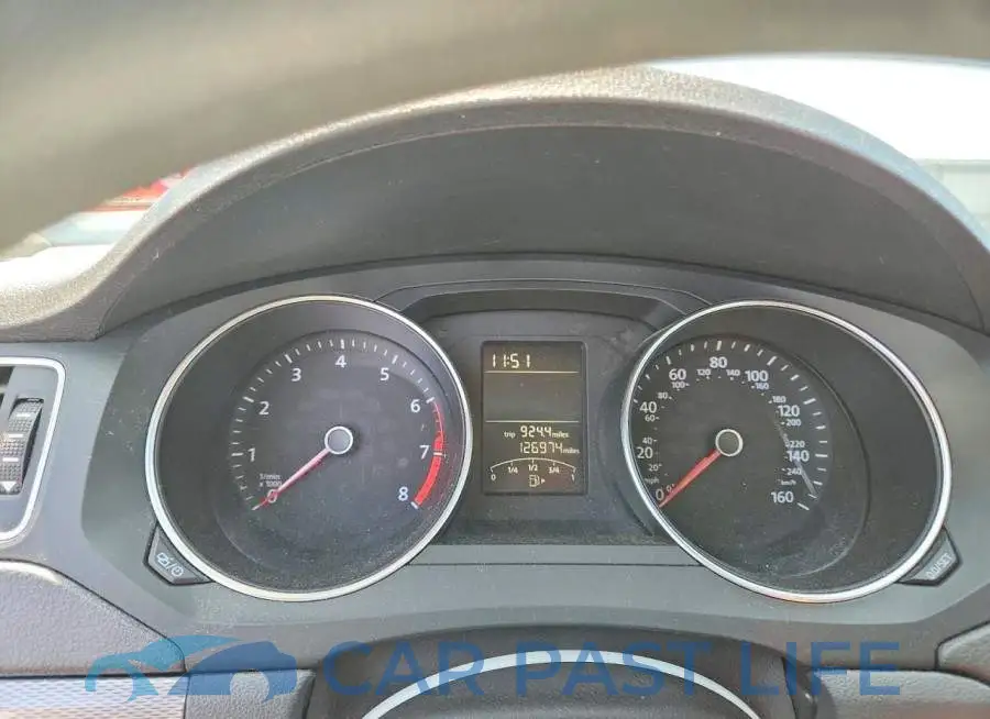 3VW2B7AJ3HM203733# 9