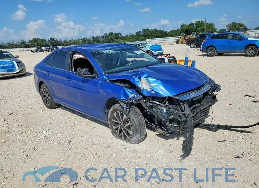 3VW5M7BU8PM028877# 4
