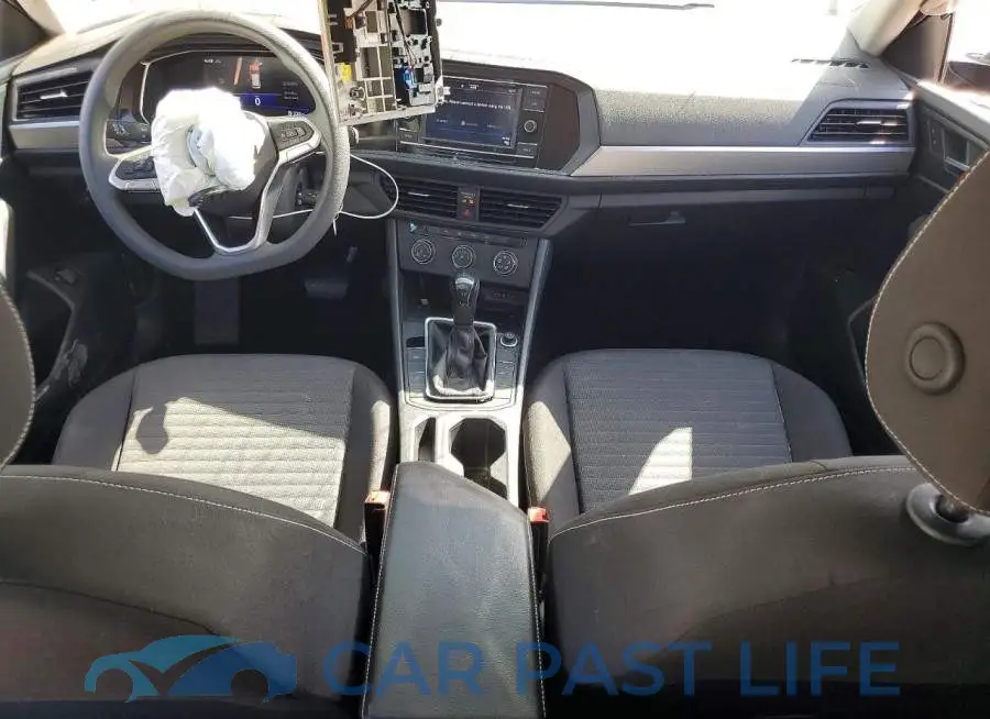 3VW5M7BU8PM028877# 8