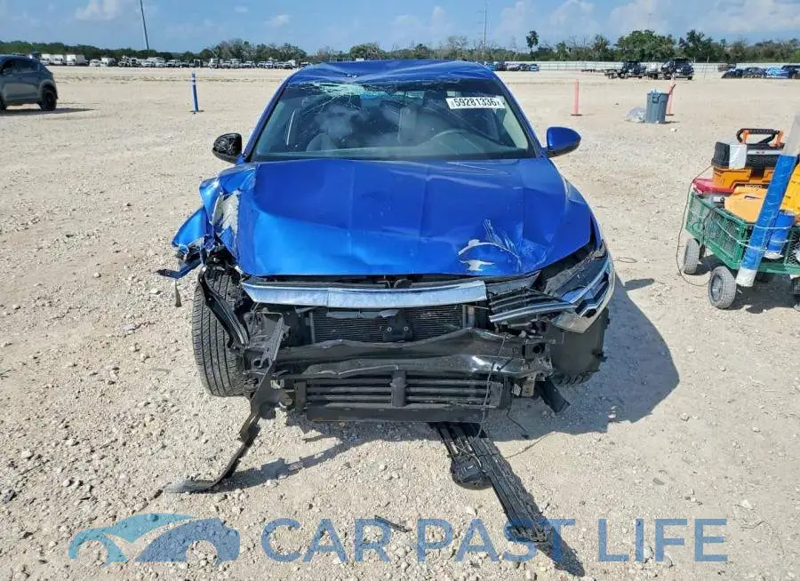 3VW5M7BU8PM028877# 5