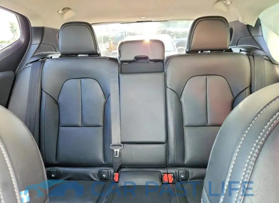 YV4162UK8M2397152# 10