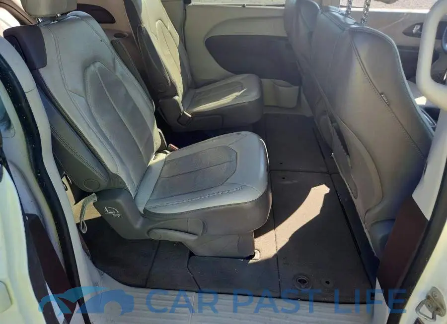 2C4RC1BG7JR141895# 11