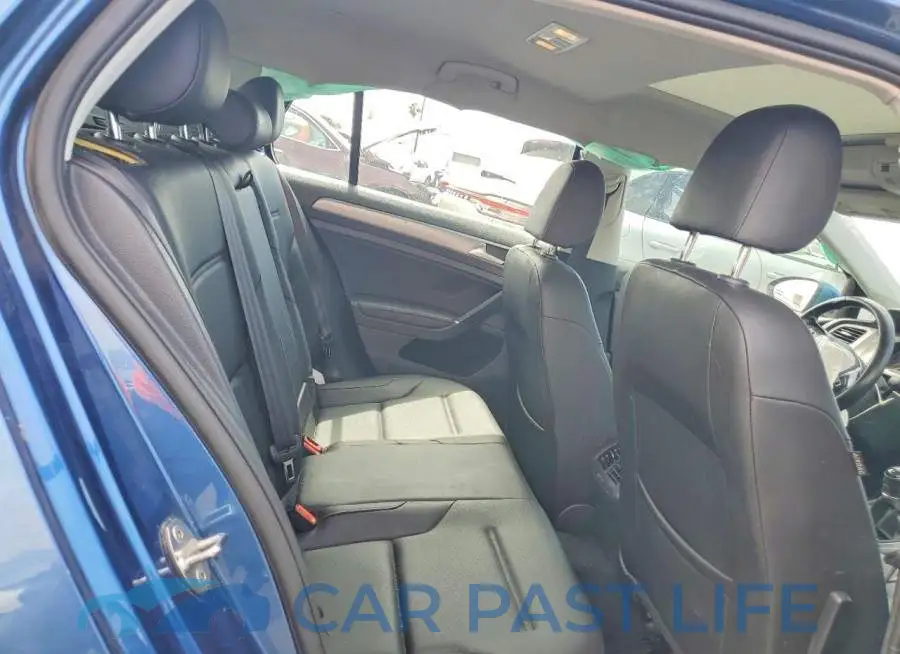 3VW117AU2HM074618# 10