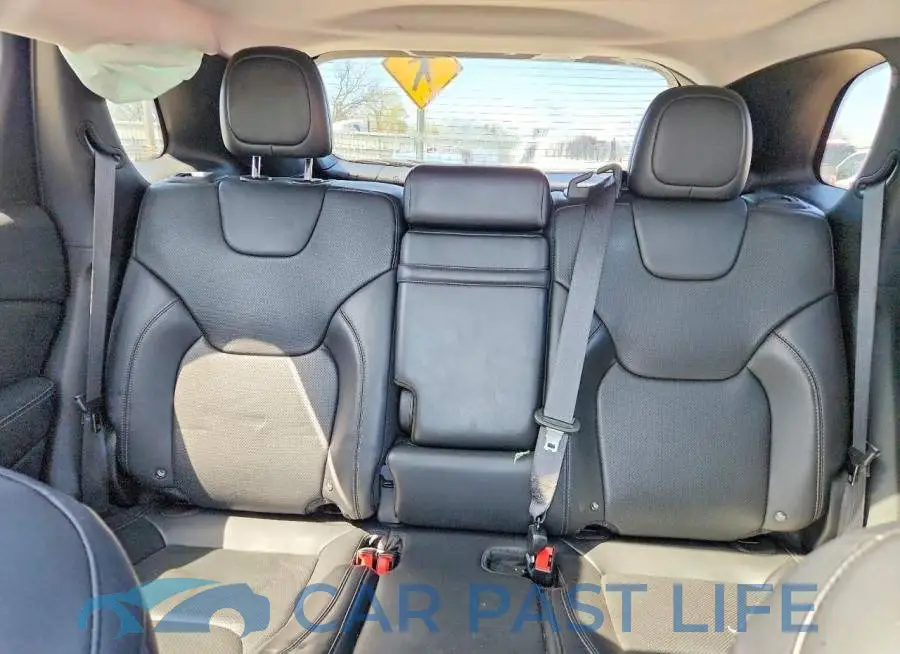 1C4PJMDX9KD138562# 10