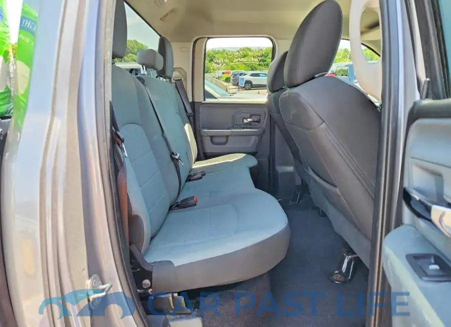 1C6RR6GG1RS155975# 11