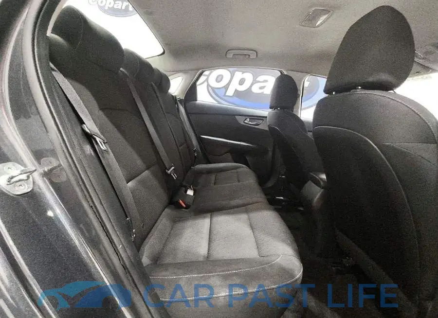 3KPF24AD6ME406570# 10