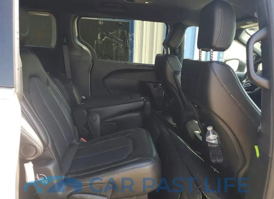 2C4RC1BGXTR160833# 11