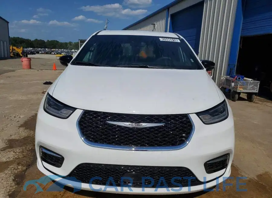 2C4RC1BGXTR160833# 5