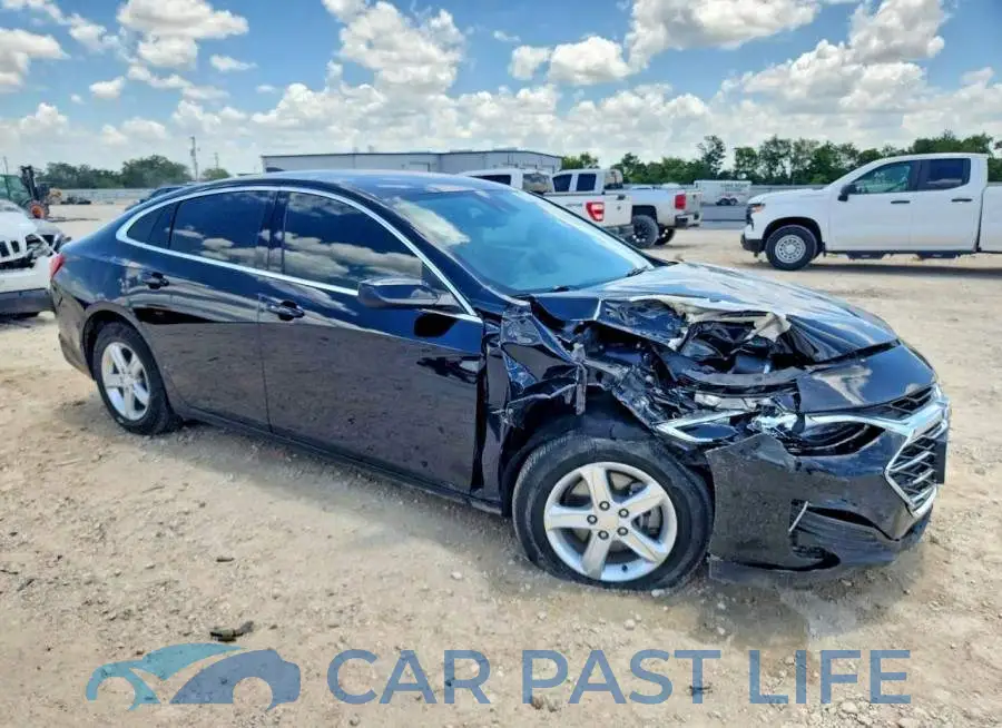 1G1ZB5ST3SF102858# 4