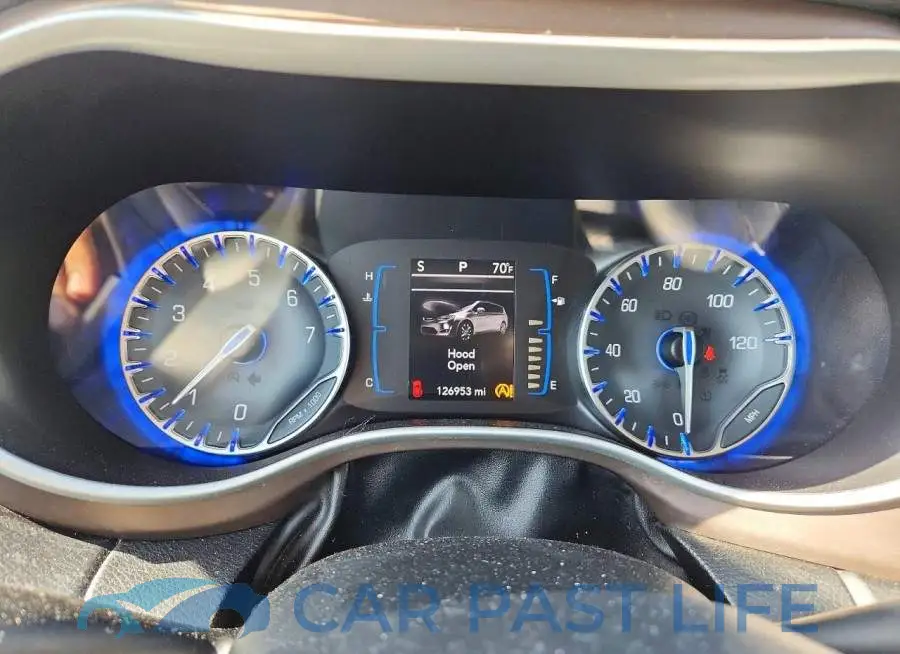 2C4RC1BGXHR823325# 9