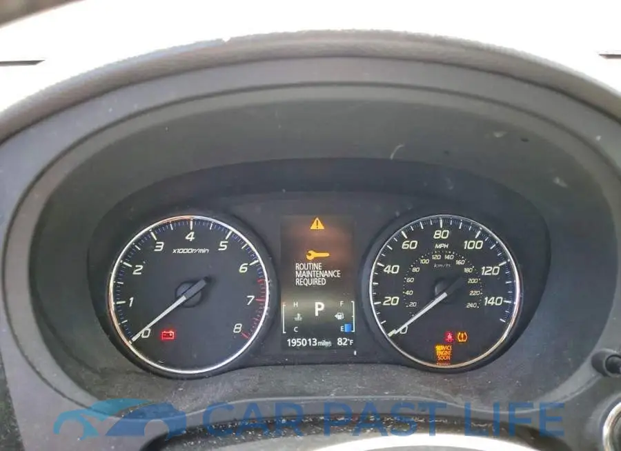 JA4AD3A35JZ000585# 9