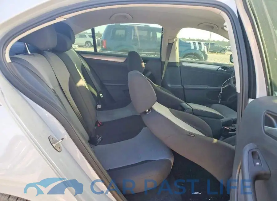 3VW2B7AJ3HM382582# 10