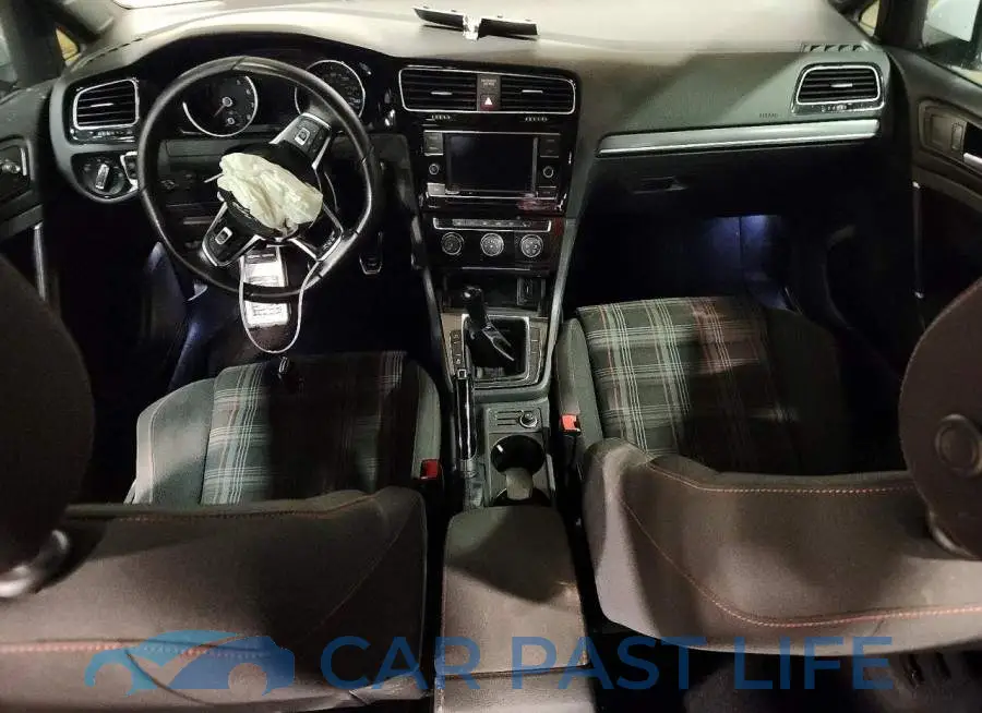 3VW5T7AU1KM020455# 8