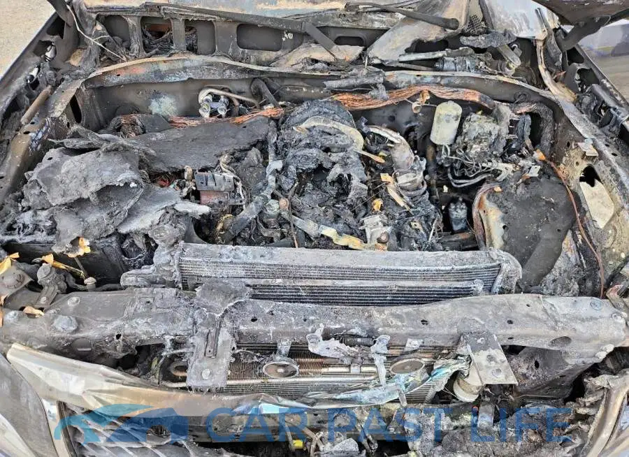 JN8AZ2NE8H9156261# 12