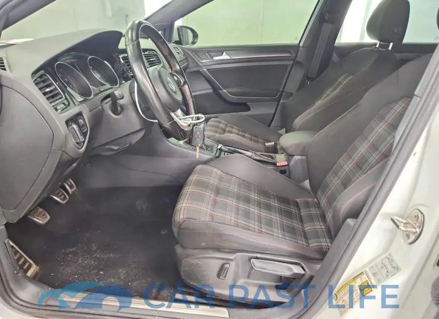3VW5T7AU4LM002209# 7
