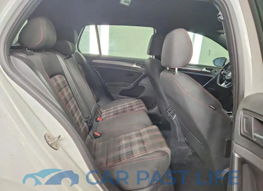 3VW5T7AU4LM002209# 10