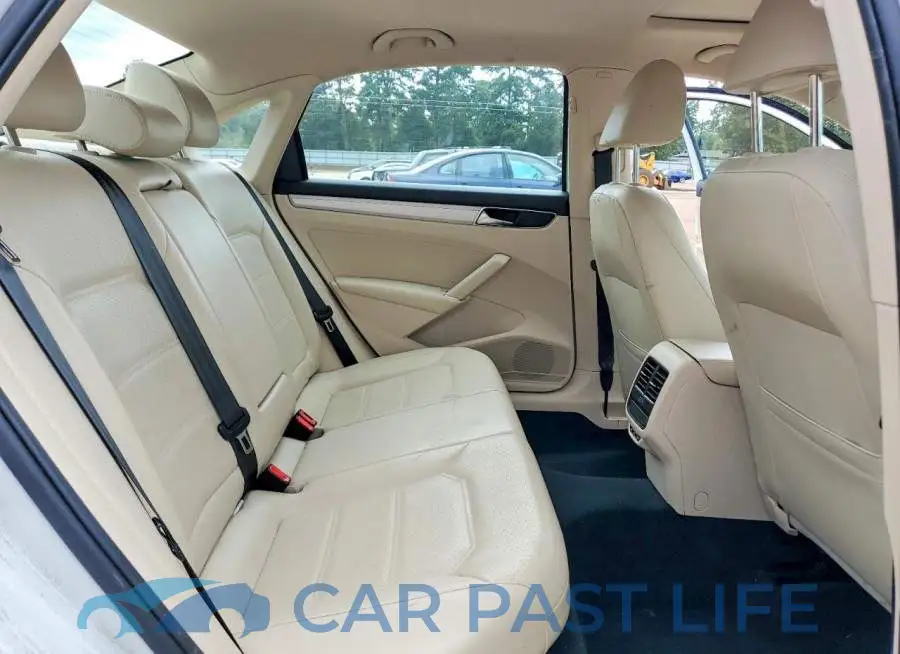 1VWLA7A32KC008076# 10