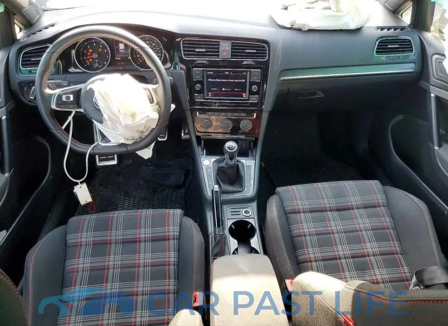 3VW5T7AU2KM005592# 8