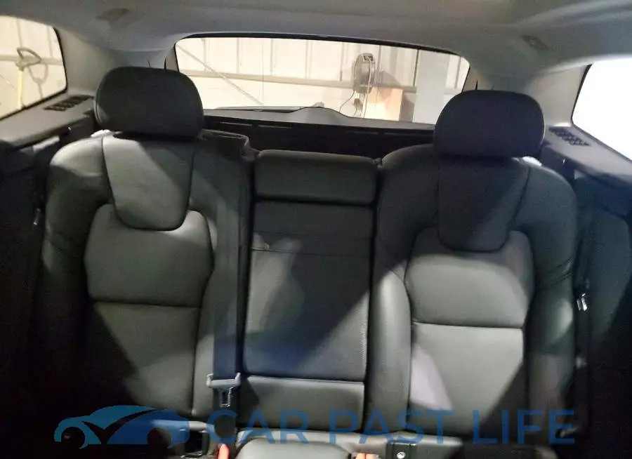YV4102RK5M1747885# 10