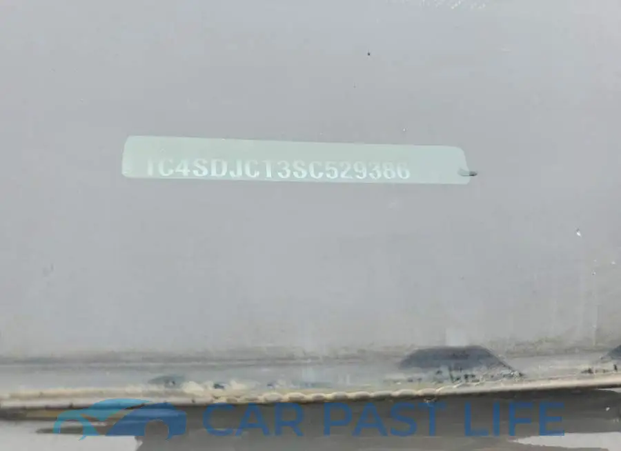 1C4SDJCT3SC529386# 13