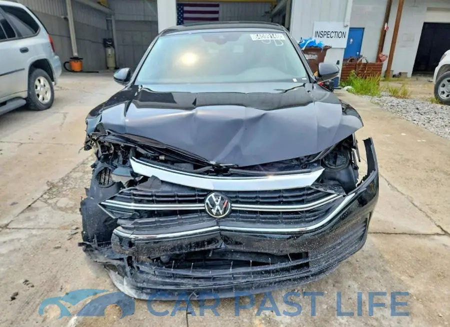 3VW5M7BUXRM047773# 5