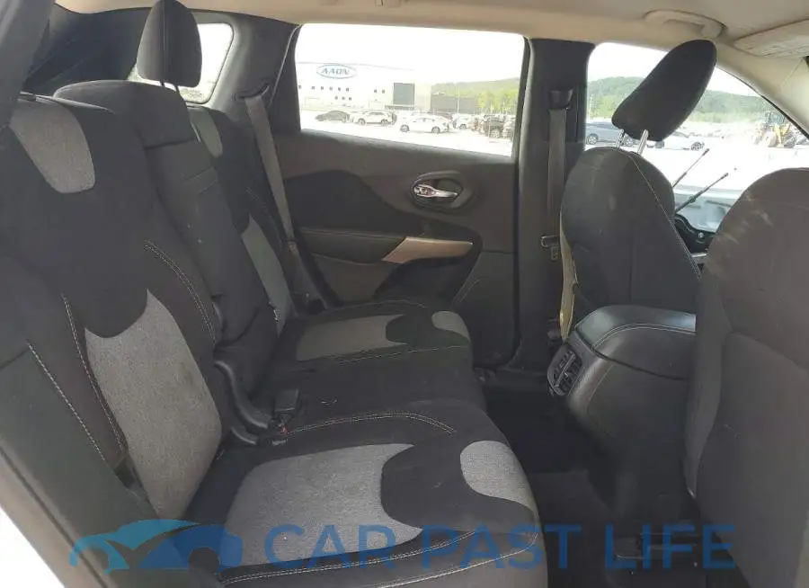 1C4PJLCB3JD566139# 11