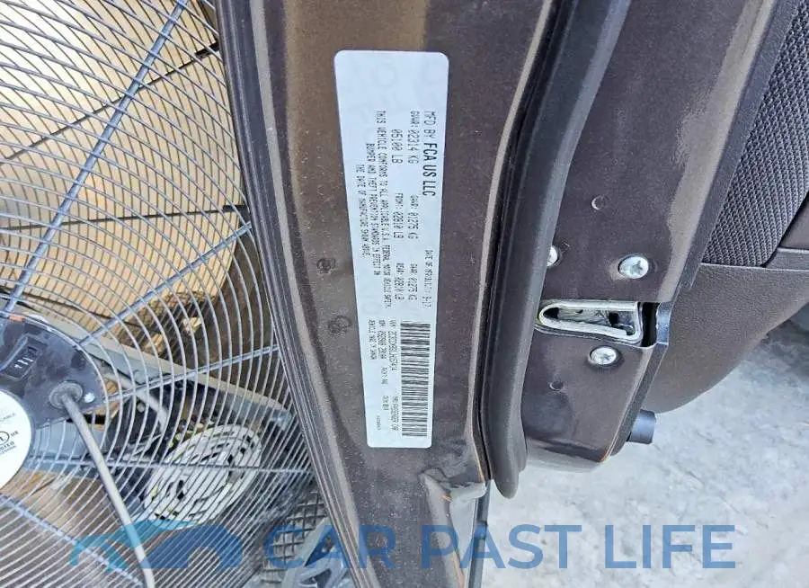 2C3CDXBG1JH157414# 12