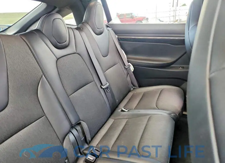 5YJXCDE26JF100050# 11