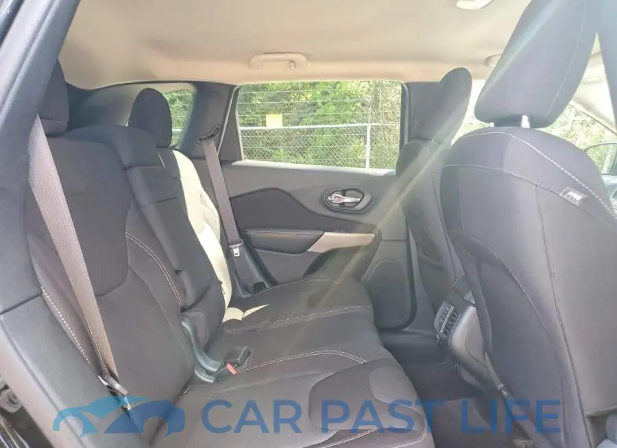 1C4PJLCS5HW643057# 11