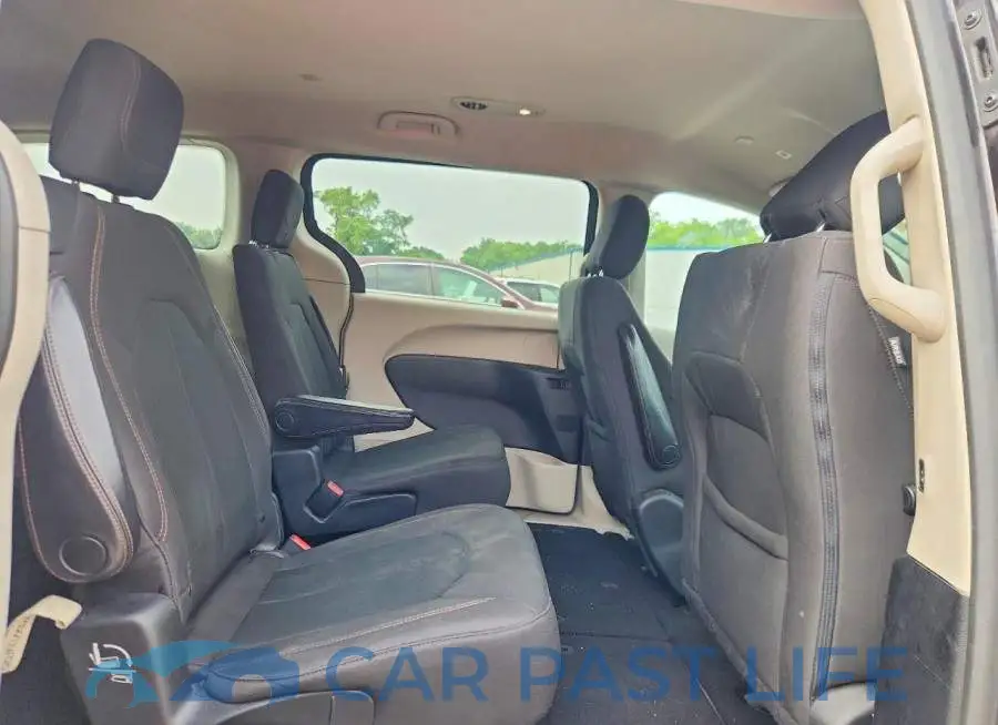 2C4RC1DGXJR186259# 11