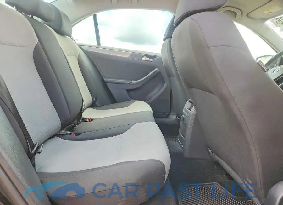 3VW2B7AJ9JM229081# 10