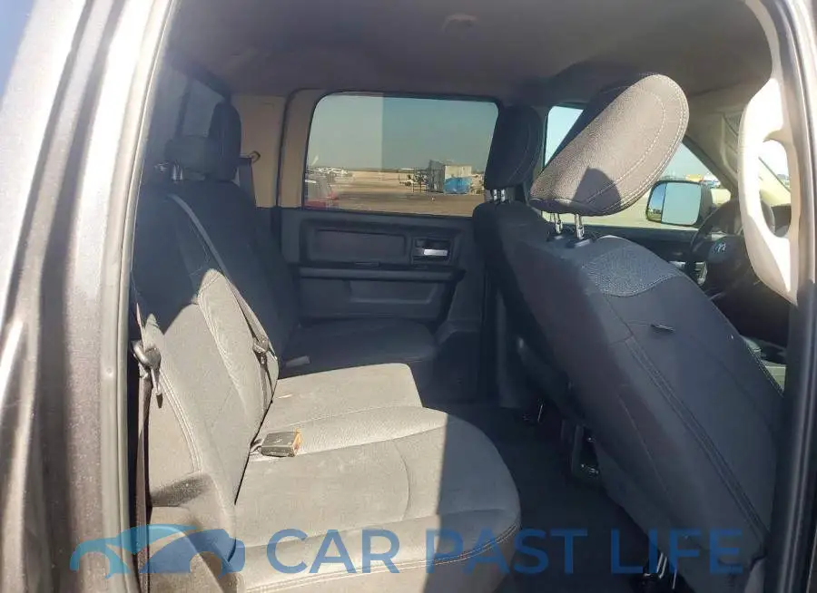 3C6UR5CJ3KG683715# 10