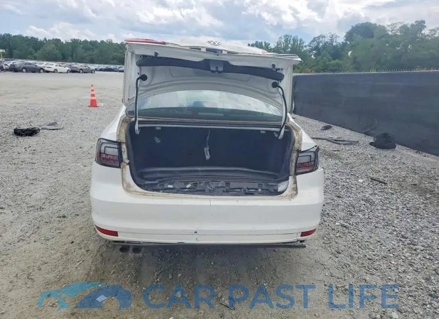 3VW2B7AJ1JM263807# 6