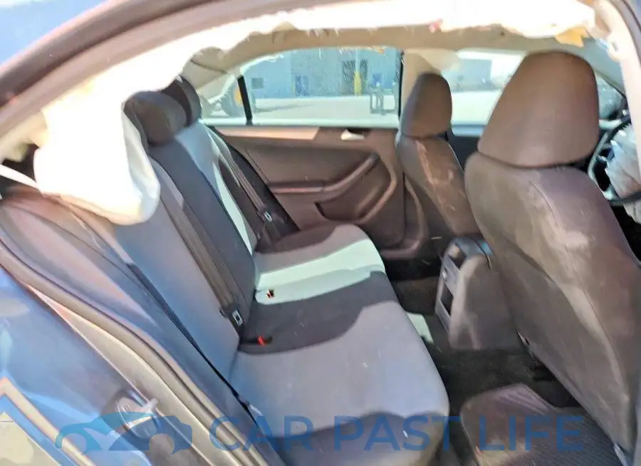 3VW2B7AJ9JM246205# 10