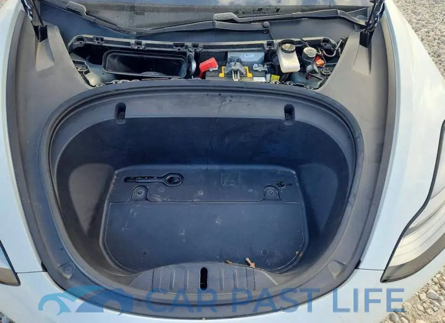 5YJ3E1EB1LF606976# 11