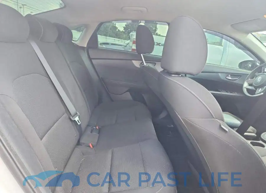 3KPF24AD6LE261285# 10
