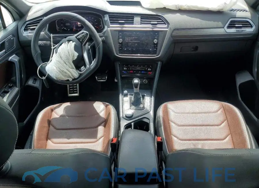 3VV4B7AX2RM054069# 8