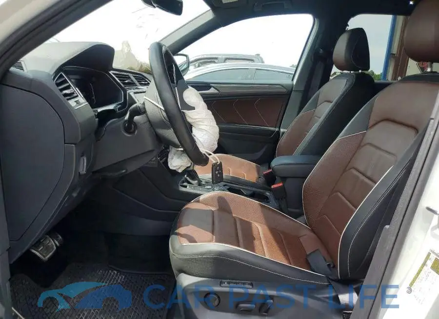 3VV4B7AX2RM054069# 7