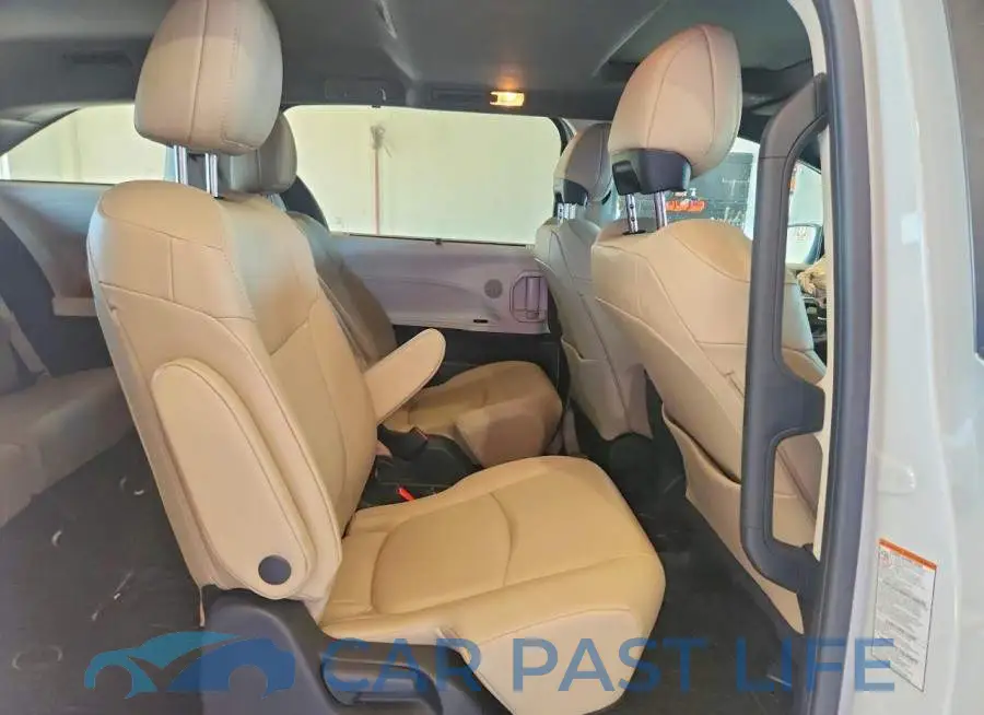 5TDYRKEC3RS207953# 11
